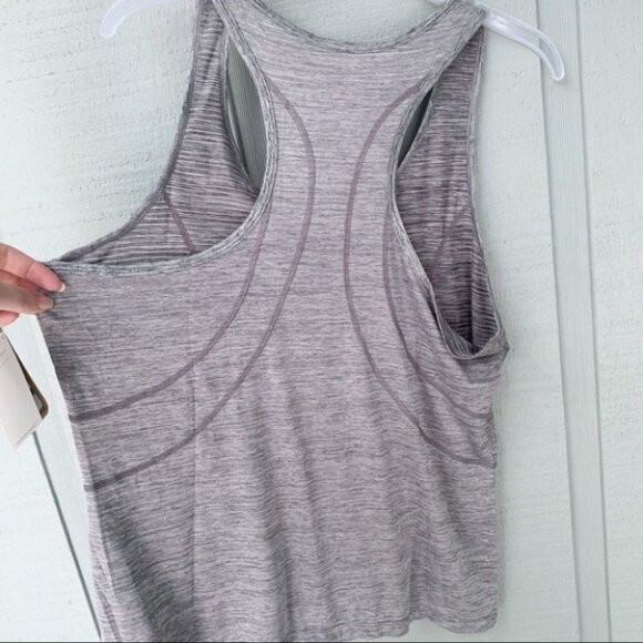 •- NWT Reebok Dynamic Slim Racerback Tank - Picture 9 of 9